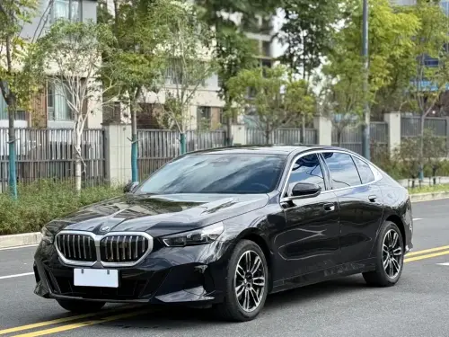 BMW 5-Series, 2025