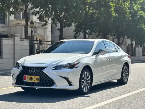 Lexus ES, 2024