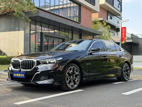 BMW 5-Series, 2025