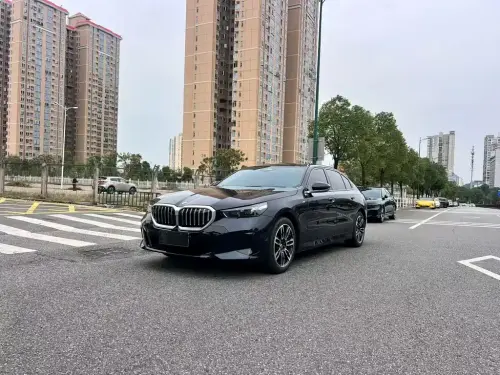 BMW 5-Series, 2025
