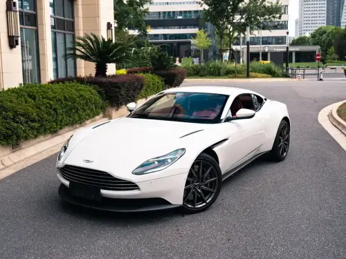 Aston Martin DB11, 2022