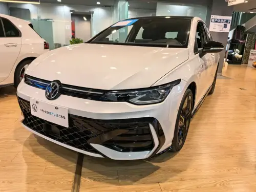 Volkswagen Golf, 2025