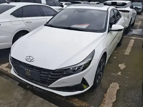 Hyundai Elantra, 2022