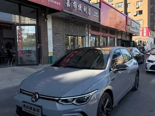 Volkswagen Golf, 2023