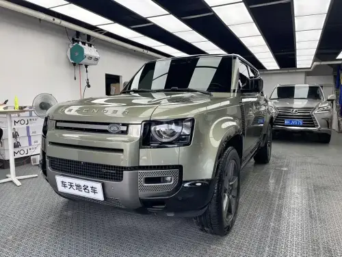Land Rover Defender, 2023