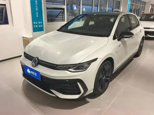 Volkswagen Golf, 2024
