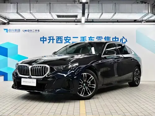 BMW 5-Series, 2025
