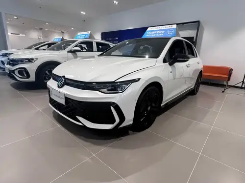 Volkswagen Golf, 2024