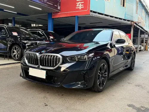 BMW 5-Series, 2026