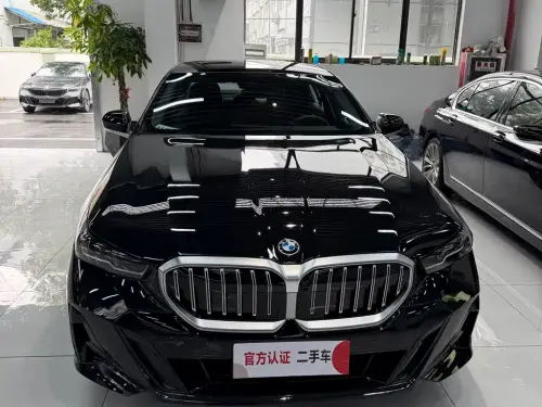 BMW 5-Series, 2026