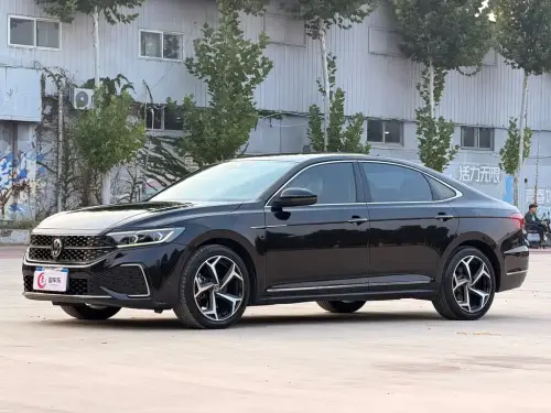 Volkswagen Passat, 2022