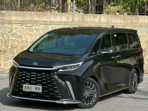 Lexus LM, 2025
