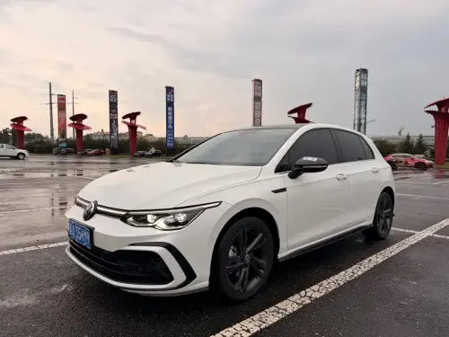 Volkswagen Golf, 2023