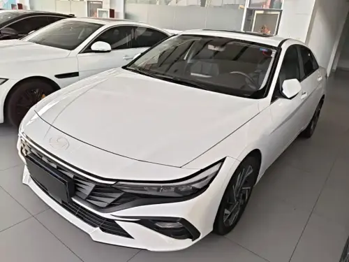 Hyundai Elantra, 2025