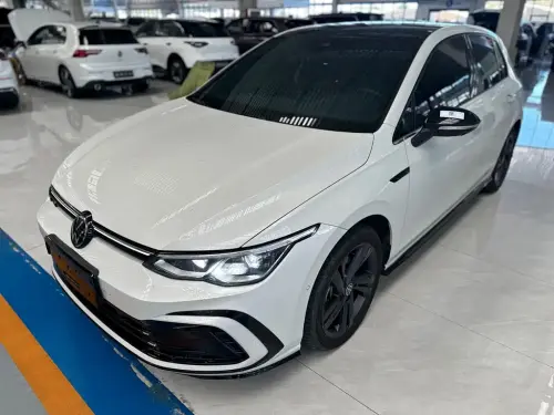 Volkswagen Golf, 2024