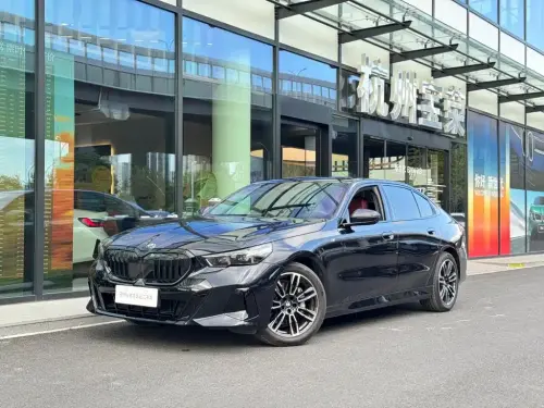 BMW 5-Series, 2025