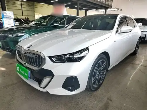 BMW 5-Series, 2025