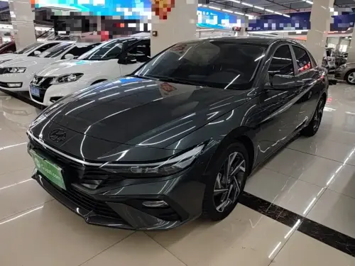 Hyundai Elantra, 2025