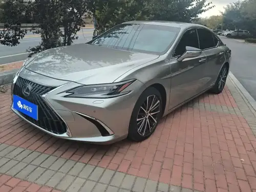 Lexus ES, 2022