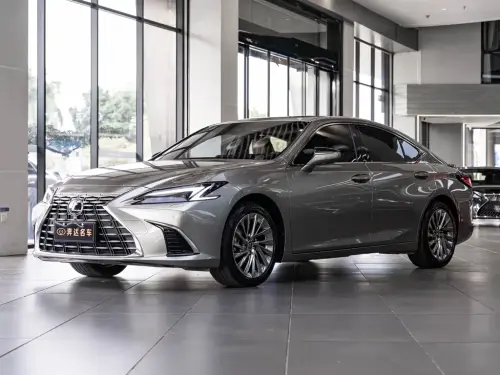 Lexus ES, 2025