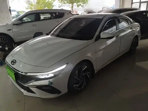 Hyundai Elantra, 2023