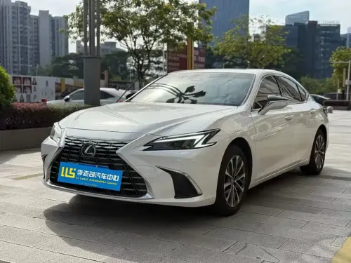 Lexus ES, 2025