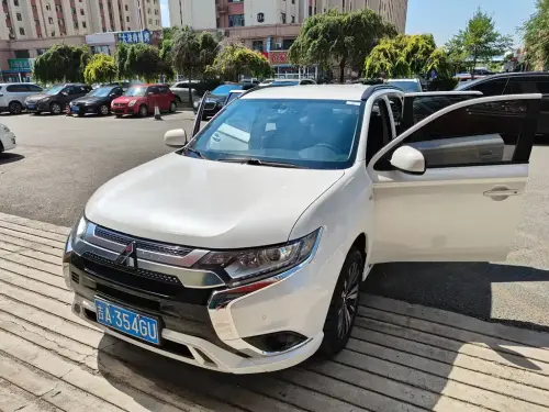 Mitsubishi Outlander, 2022
