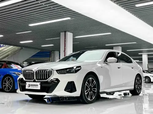 BMW 5-Series, 2025