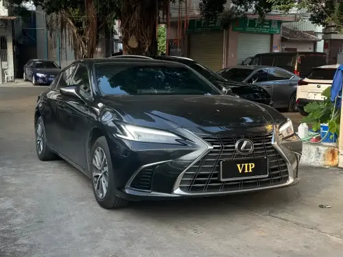 Lexus ES, 2025