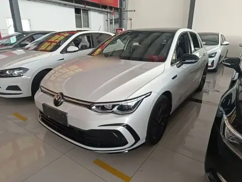 Volkswagen Golf, 2024