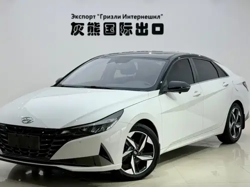 Hyundai Elantra, 2022