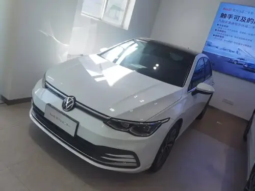 Volkswagen Golf, 2024