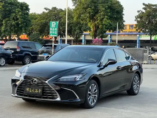 Lexus ES, 2025