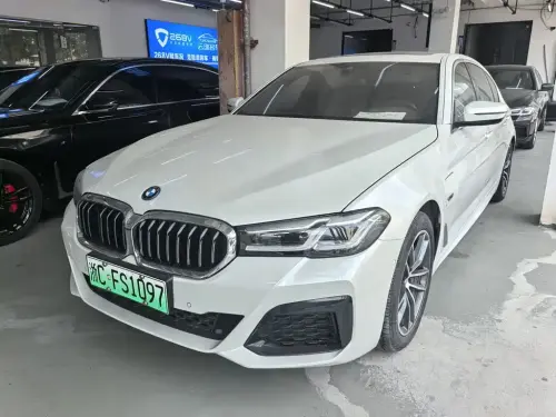BMW 5-Series, 2022