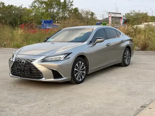 Lexus ES, 2025