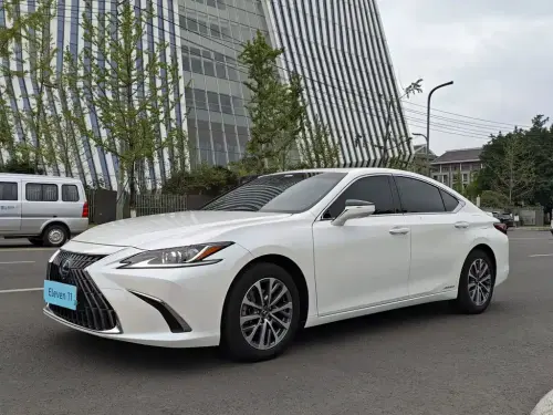 Lexus ES, 2022