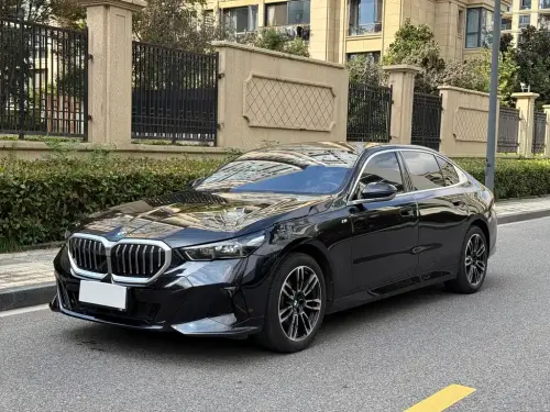 BMW 5-Series, 2025