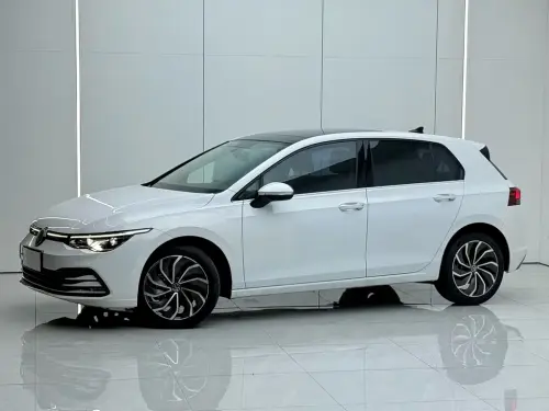 Volkswagen Golf, 2024