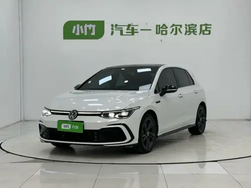 Volkswagen Golf, 2022