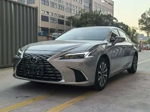 Lexus ES, 2025