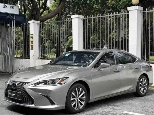 Lexus ES, 2022