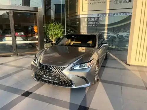 Lexus ES, 2022