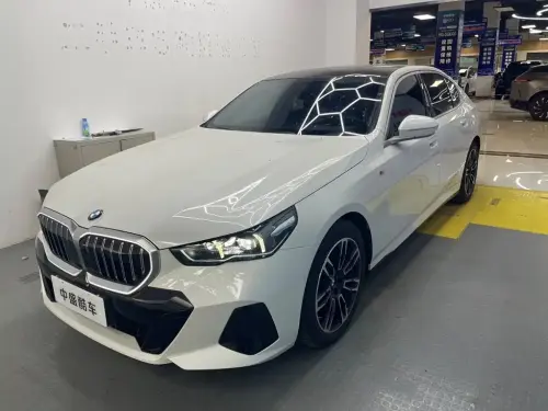 BMW 5-Series, 2025