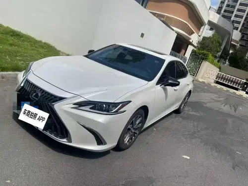 Lexus ES, 2023