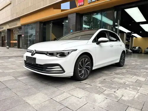 Volkswagen Golf, 2024