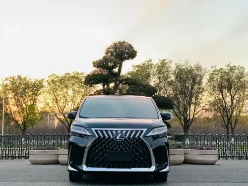 Lexus LM, 2022
