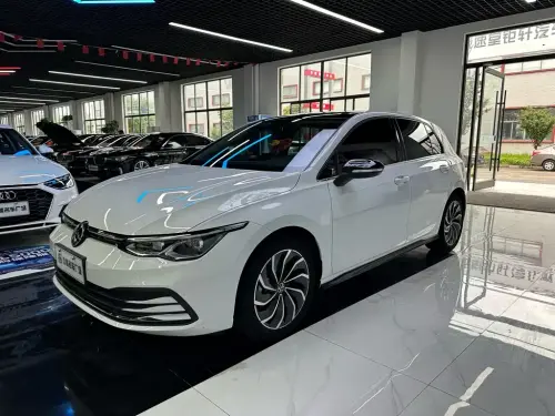 Volkswagen Golf, 2023