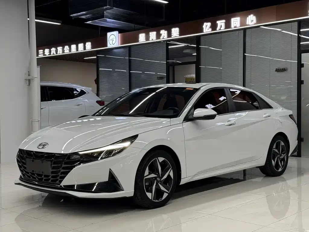 Hyundai Elantra, 2022