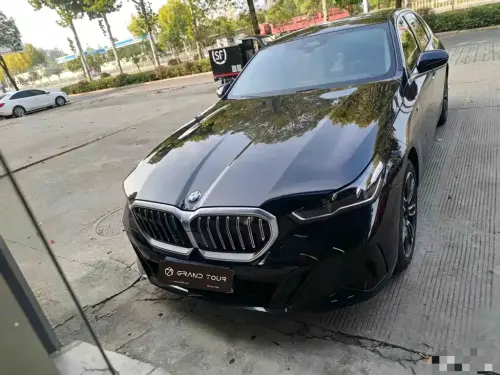 BMW 5-Series, 2025