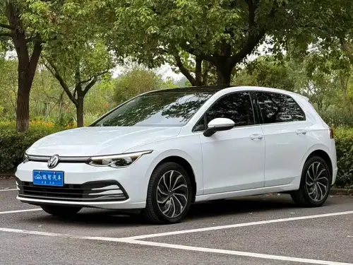 Volkswagen Golf, 2025